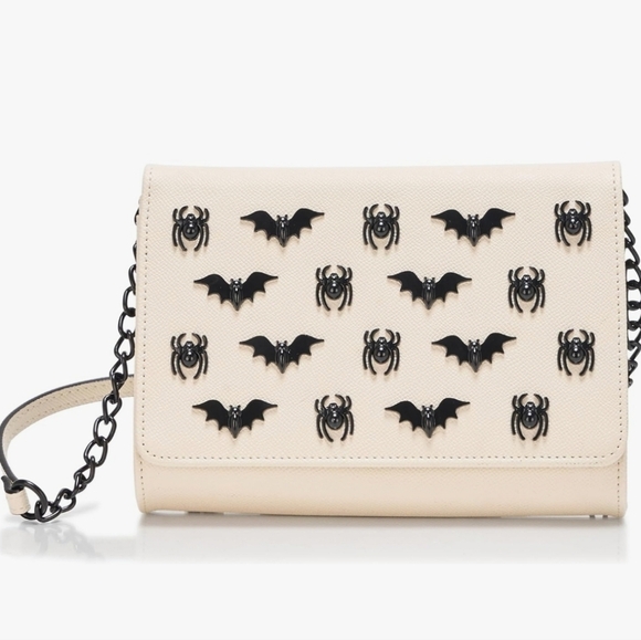 🔹️BETSEY JOHNSON🔹️ XOSYBIL 3 CROSSBODY  CHALK PURSE BAT SPIDER 🖤 - Picture 1 of 5